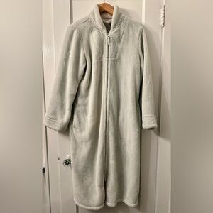 L.L. Bean Women's Wicked Plush Robe, Full-Zip (sz Medium, petite)